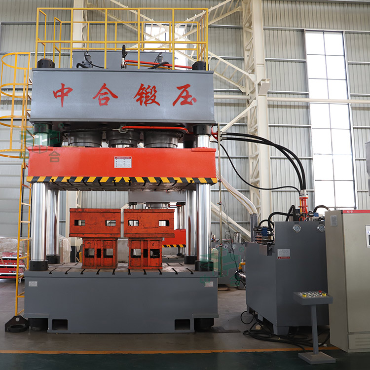1200噸四柱液壓機(jī)車(chē)間展示.jpg