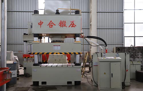 中合鍛壓高品質(zhì)、高效率三梁四柱液壓機
